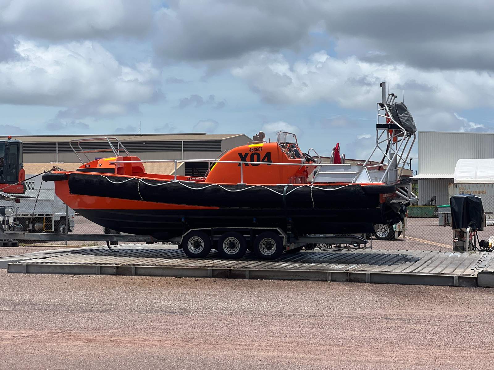 Power Monohull - collared vessel / rigid boat