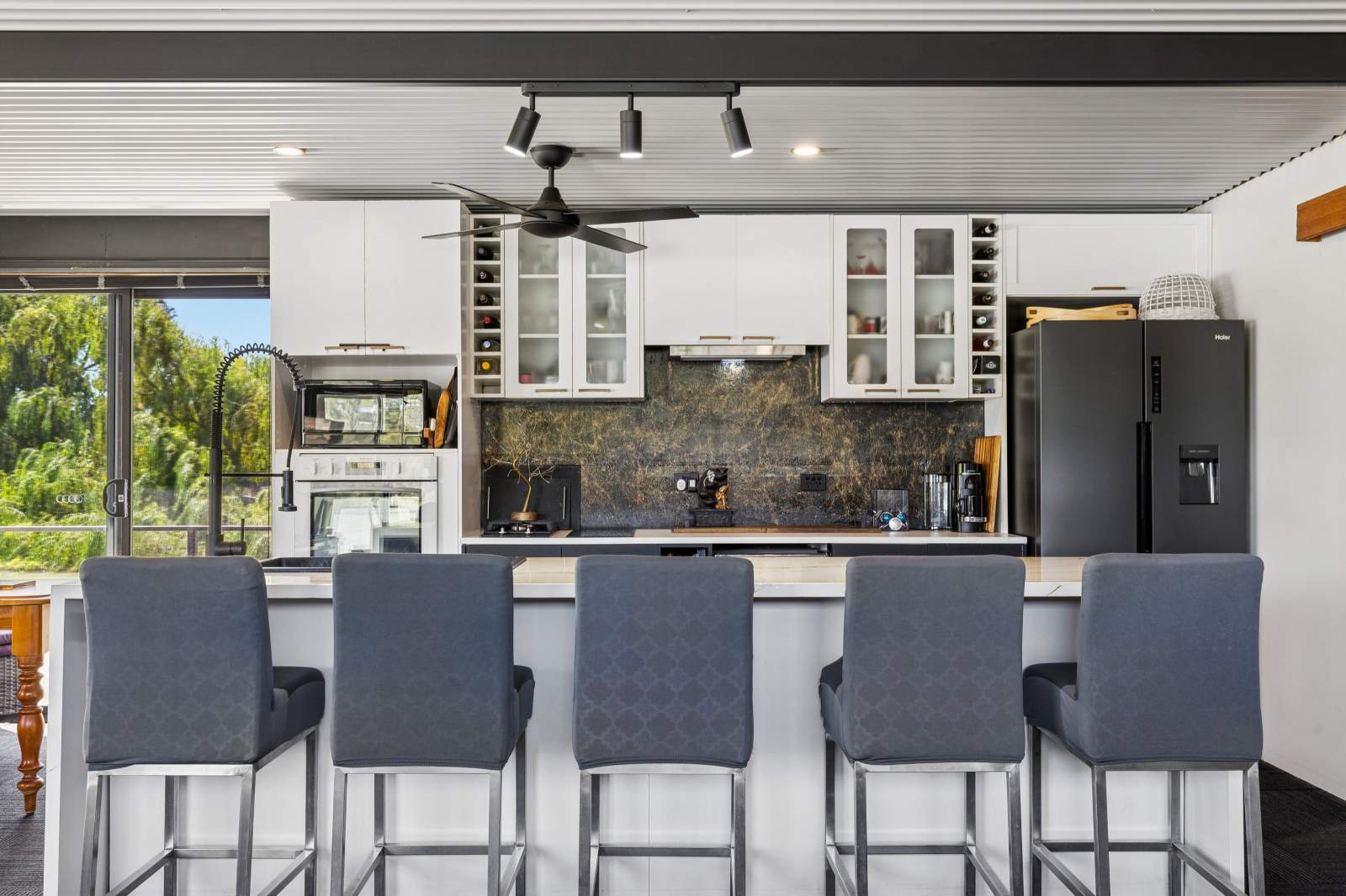 2022 Custom 21m Private Houseboat