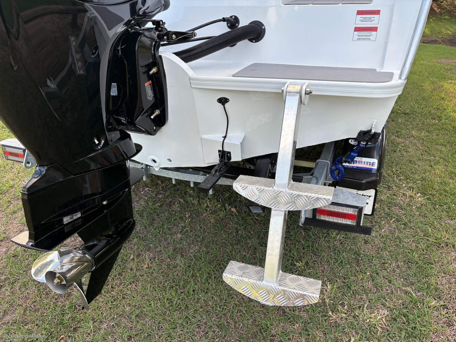 Makocraft 561 Canyon Console - 150hp Mercury - Drive Away Package