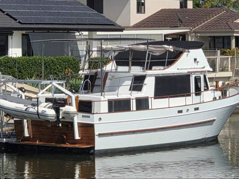 Gold Island 40 Sundeck