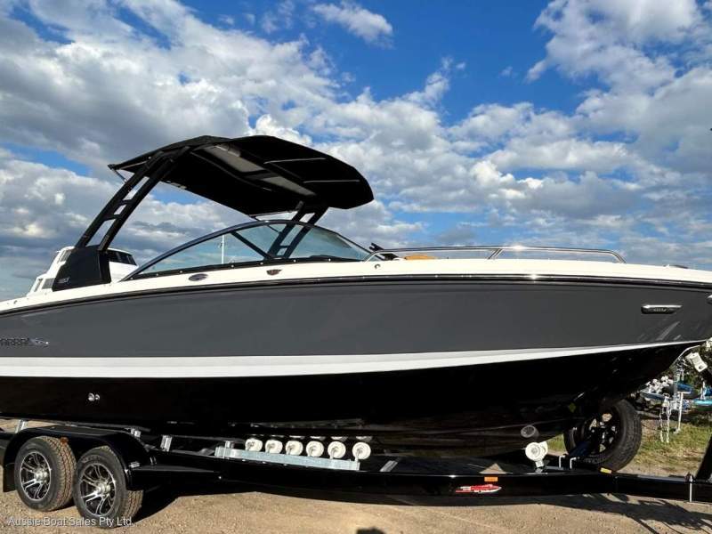 Chaparral 247 SSX Premium Bowrider