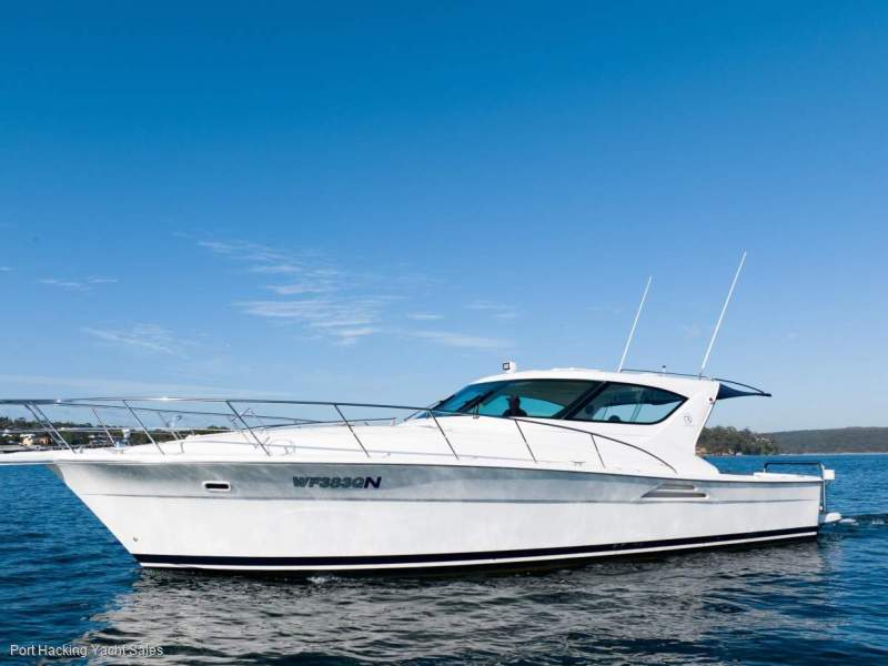 Riviera 4000 Offshore Hardtop Platinum Series