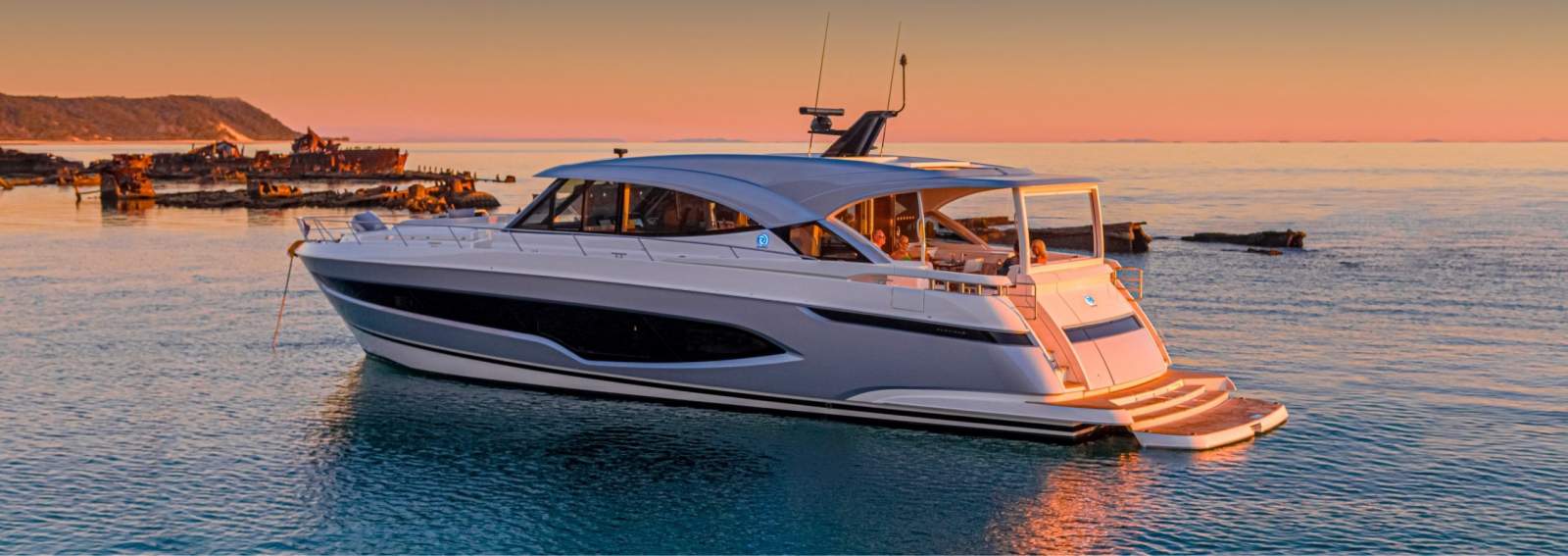 Riviera 6800 Sport Yacht Platinum Edition