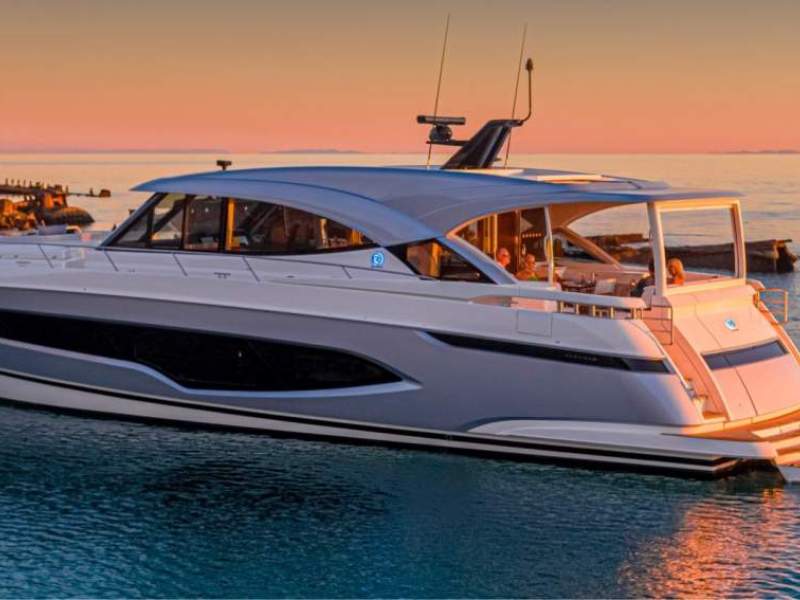 Riviera 6800 Sport Yacht Platinum Edition