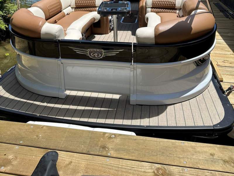 Avalon Excalibur ELW Pontoon Boat