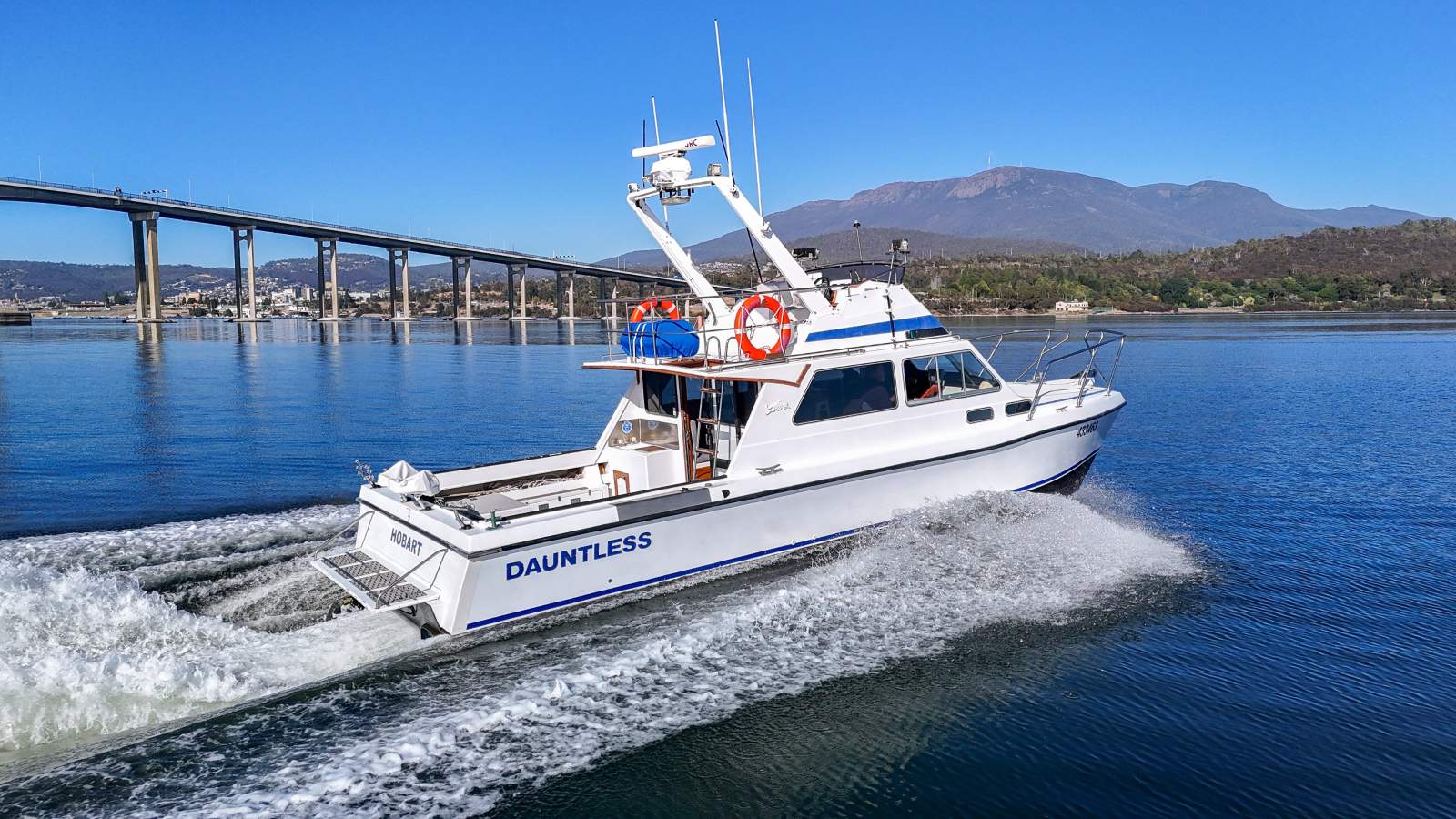 Powercat 328 Flybridge IN SURVEY, REPOWER 2015, FULL REWIRE!!