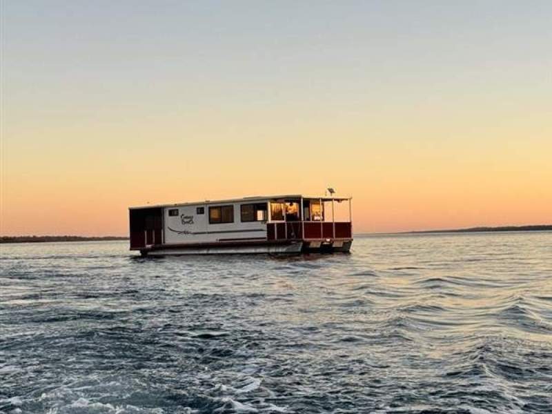 Crabby Beach- Custom lifestyle houseboat