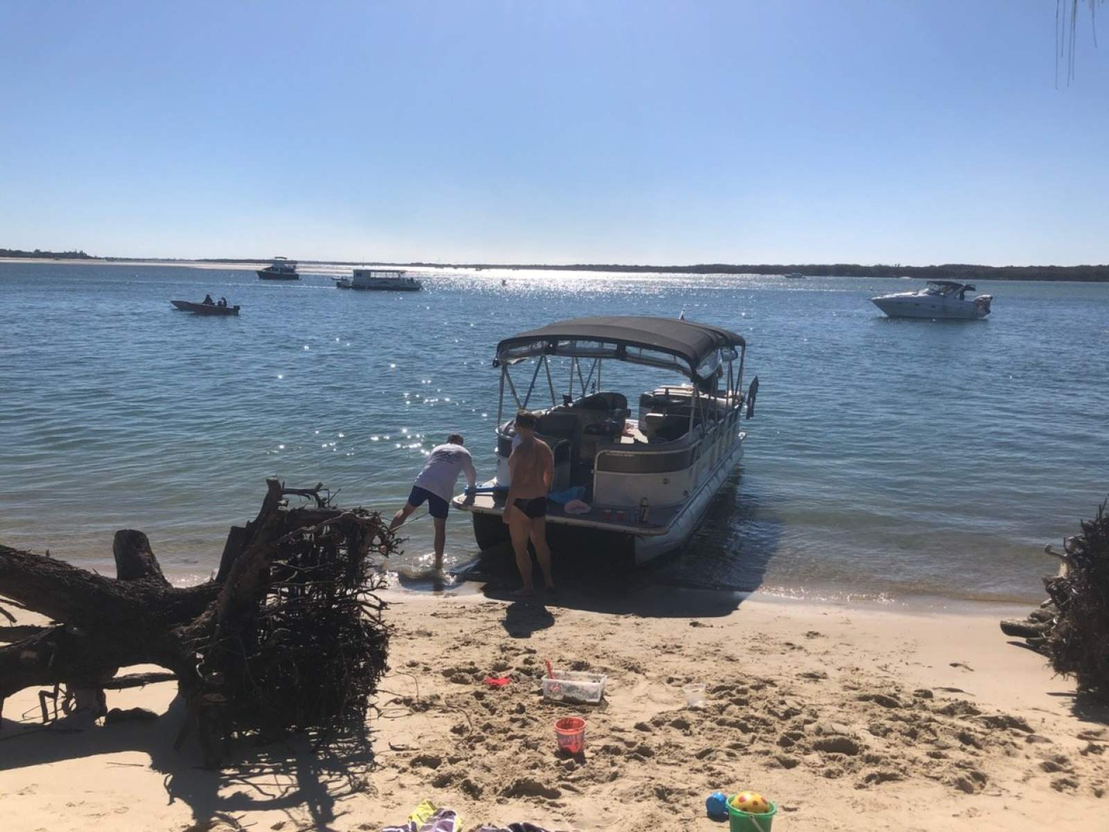 Misty Harbor 2585CS Pontoon Boat