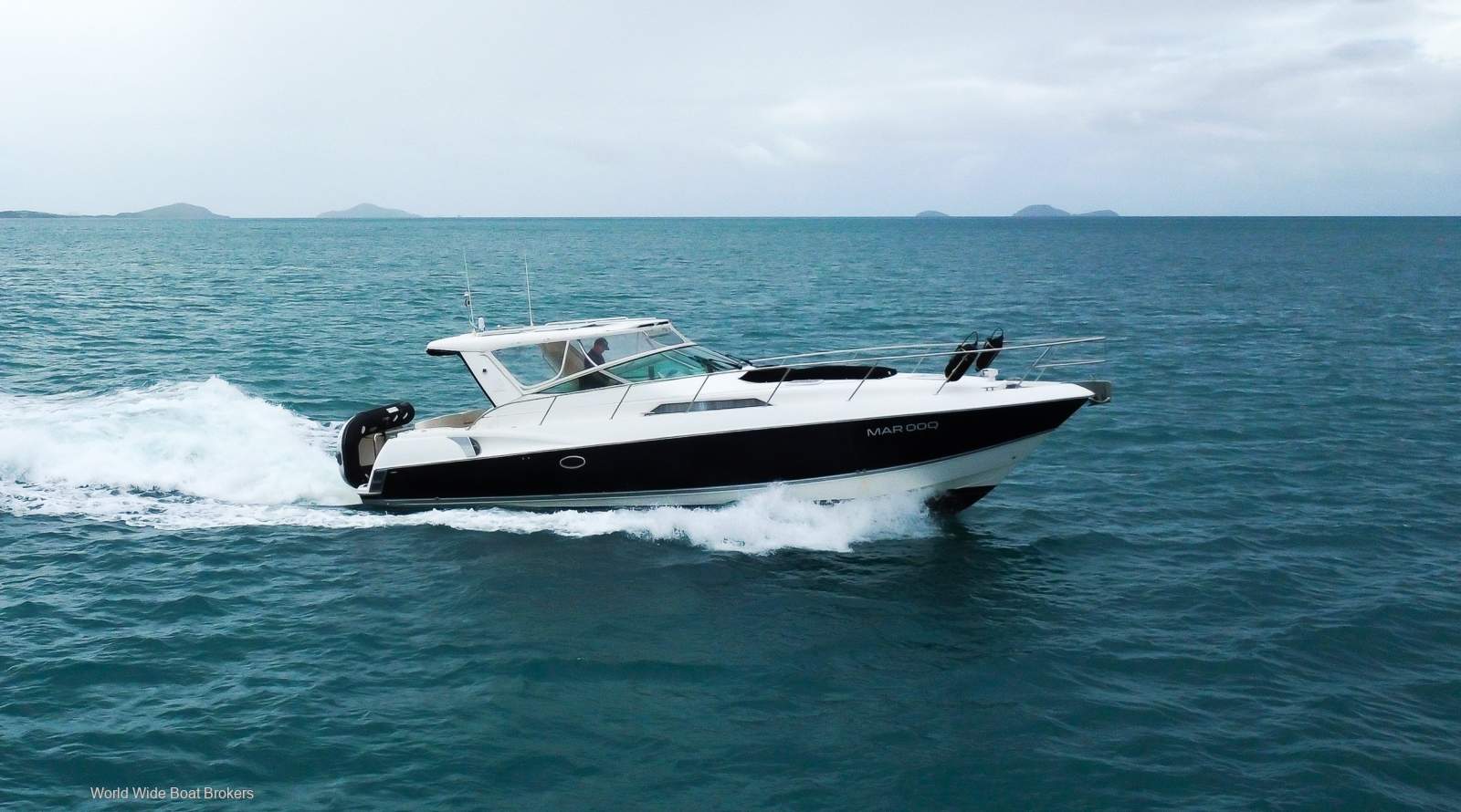 Riviera M400 Sports Cruiser inc. Thruster, Gen & Solar