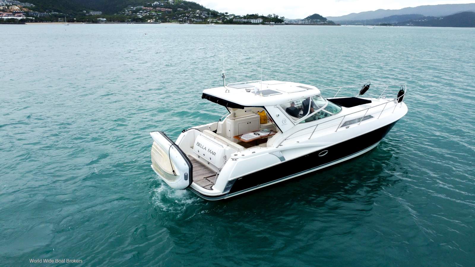 Riviera M400 Sports Cruiser inc. Thruster, Gen & Solar