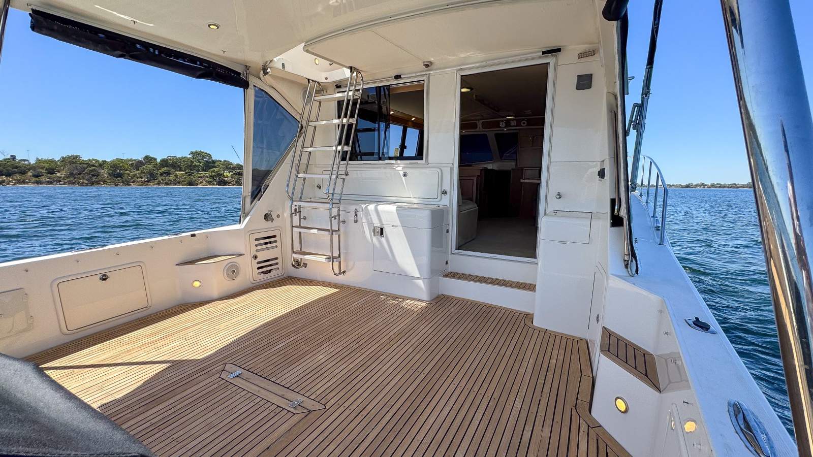 Riviera 48 Enclosed Flybridge For Sale | Oceaneer Marine