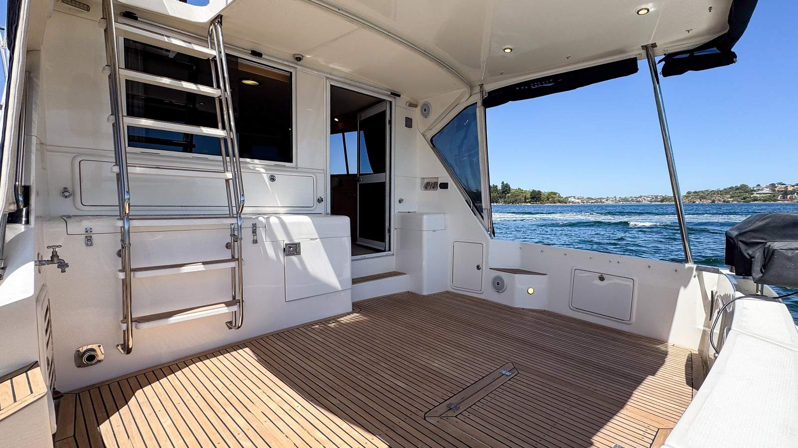 Riviera 48 Enclosed Flybridge For Sale | Oceaneer Marine