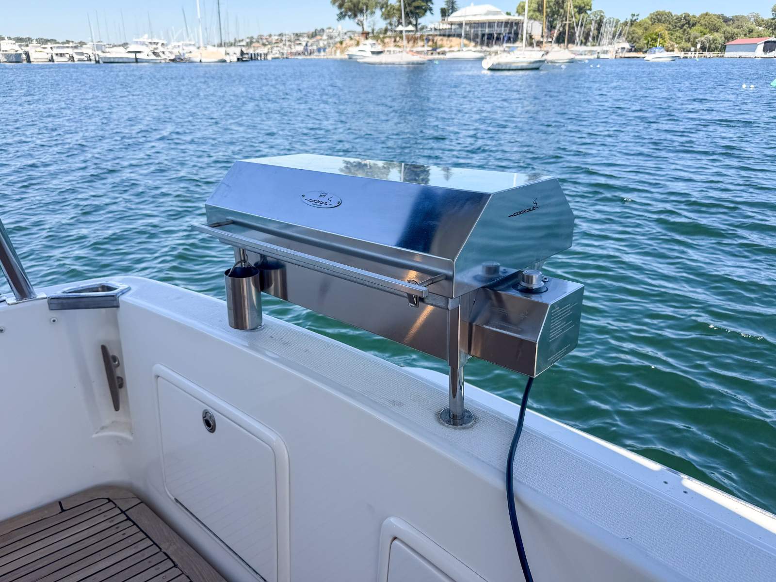 Riviera 48 Enclosed Flybridge For Sale | Oceaneer Marine