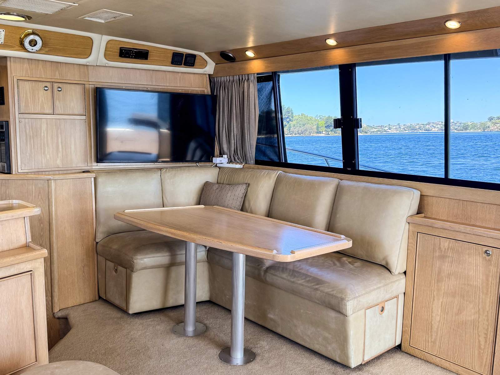 Riviera 48 Enclosed Flybridge For Sale | Oceaneer Marine