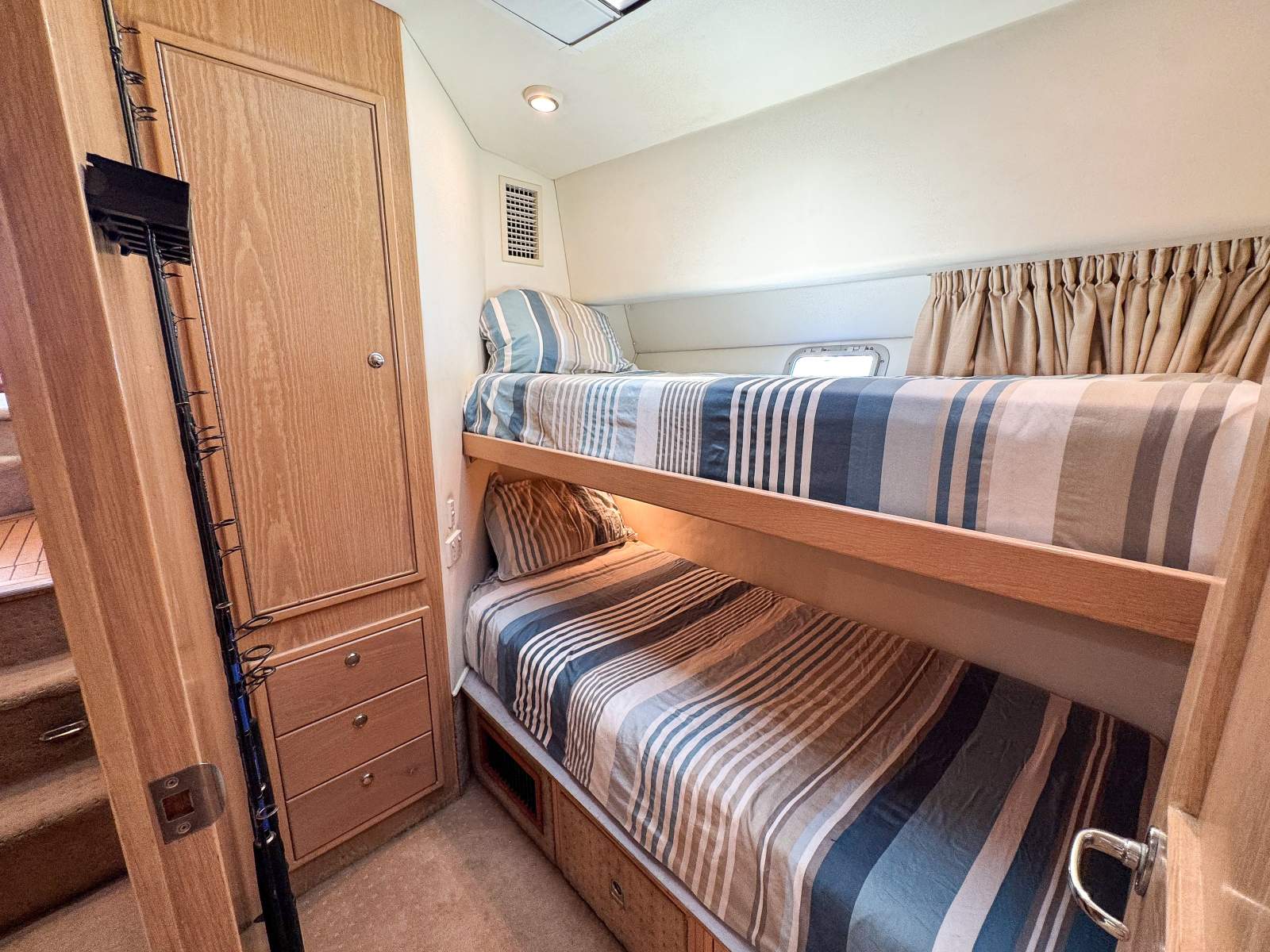 Riviera 48 Enclosed Flybridge For Sale | Oceaneer Marine