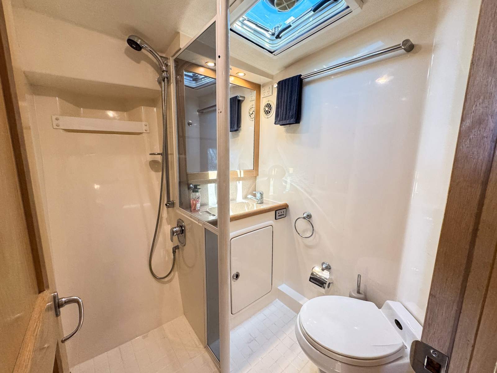 Riviera 48 Enclosed Flybridge For Sale | Oceaneer Marine