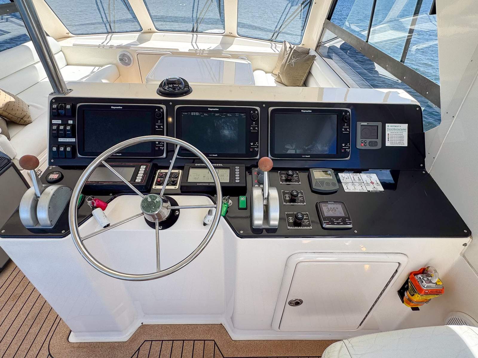 Riviera 48 Enclosed Flybridge For Sale | Oceaneer Marine