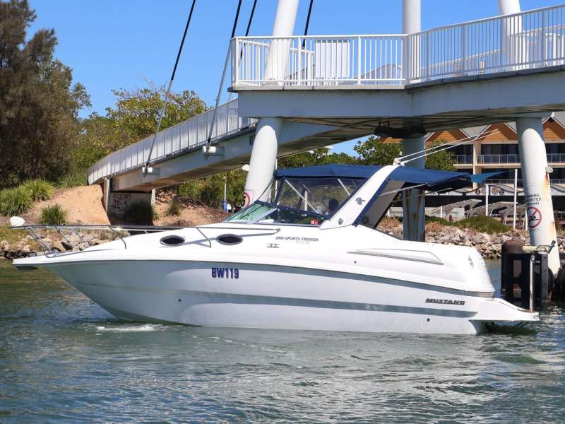 Mustang 2800 Sportscruiser - Optional Sea Pen!