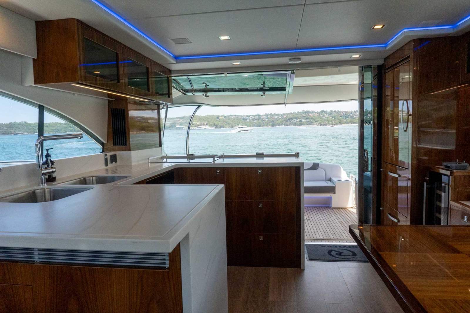 New Riviera 5400 Sport Yacht Platinum Edition