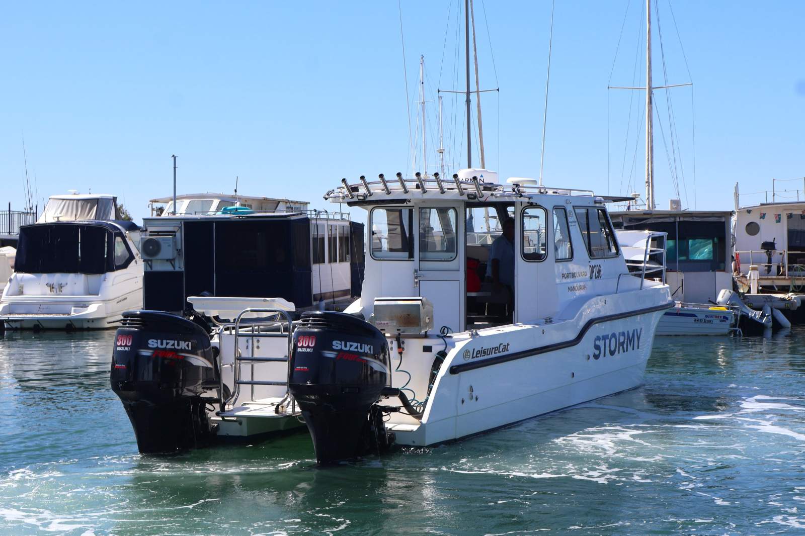 Leisurecat 9000 Kingfisher - Custom Wheelhouse, Twin 300hp Suzukis!