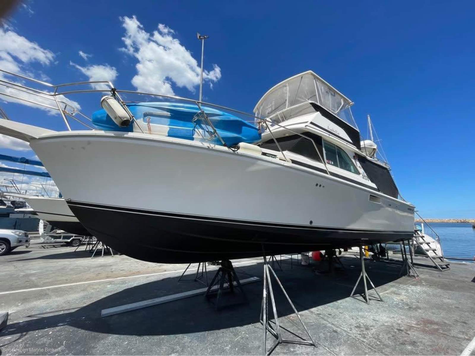 Bertram 35 Flybridge