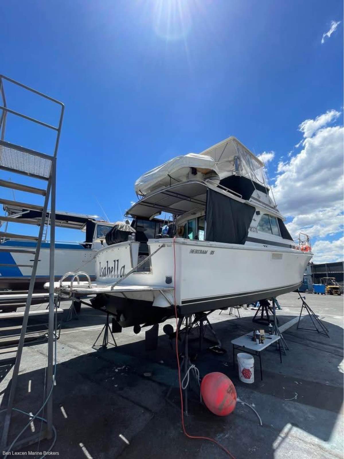 Bertram 35 Flybridge