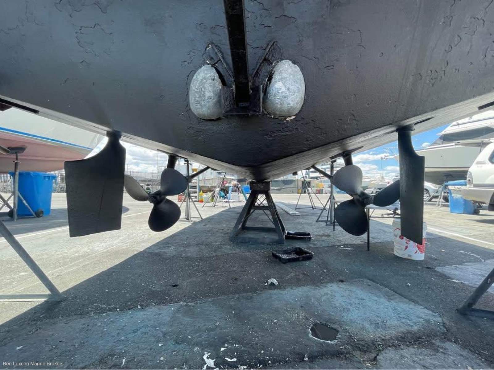 Bertram 35 Flybridge