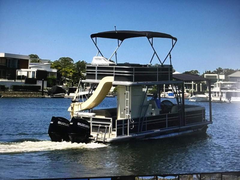 Sun Tracker Pontoon Boat 3010