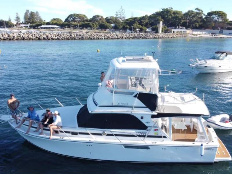 Bertram 35 Flybridge Caribbean