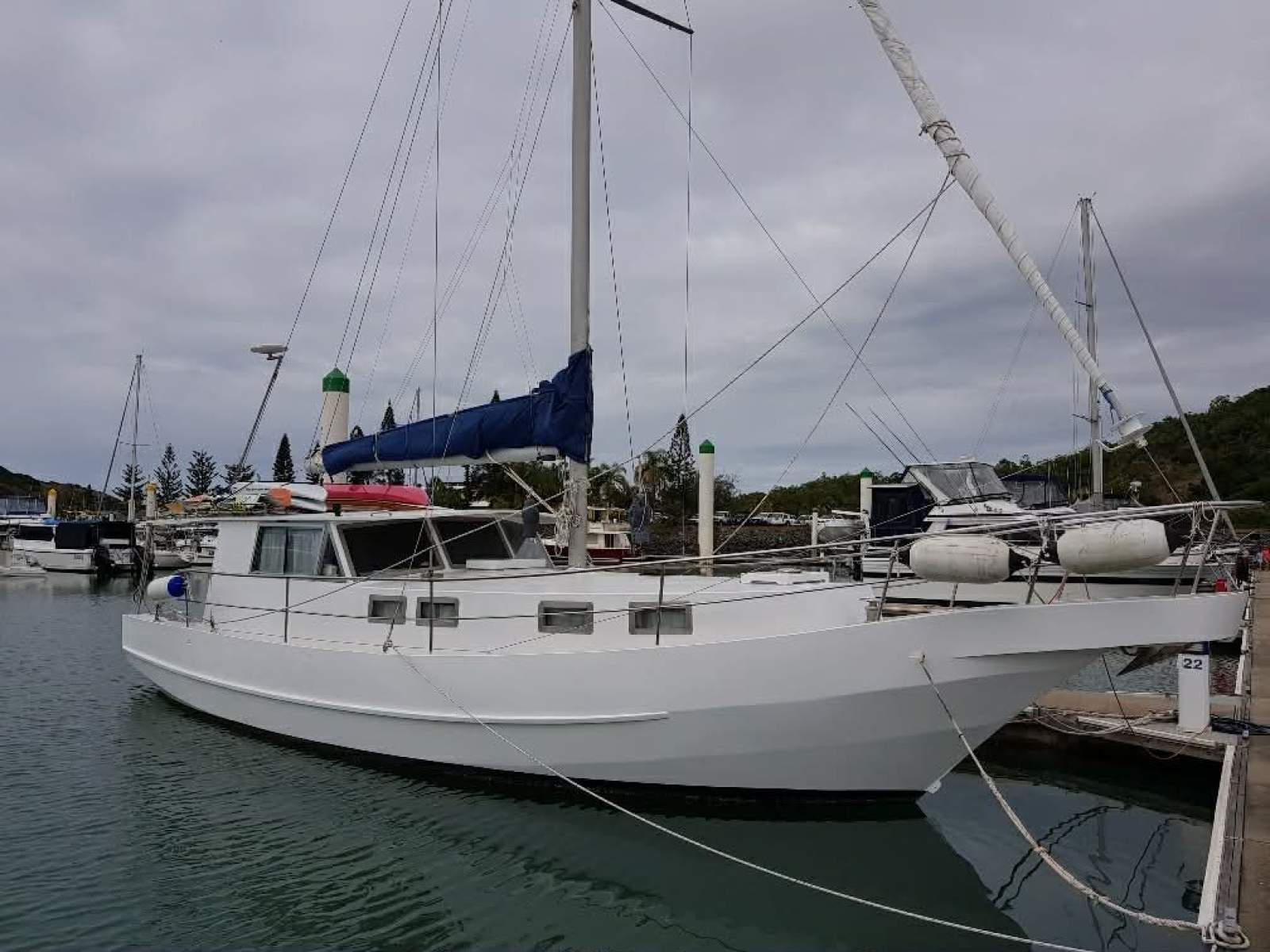 Bruce Roberts Spray 40 Motor sailer