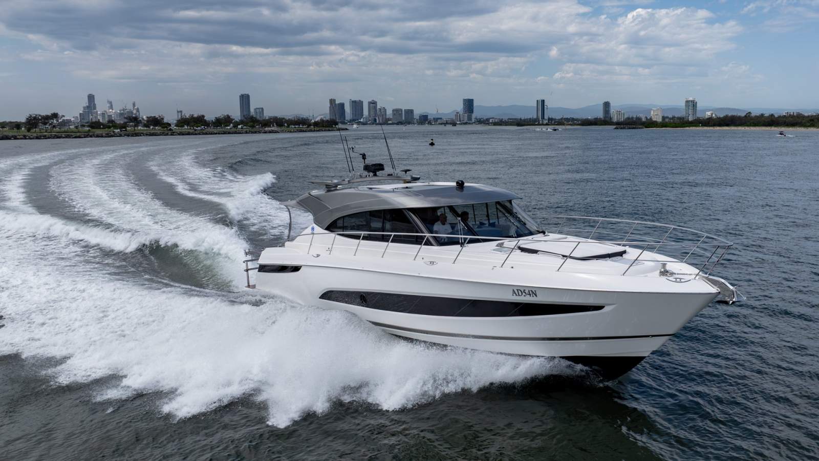 Riviera 5400 Sport Yacht Platinum Edition 1/8 Syndicate Share