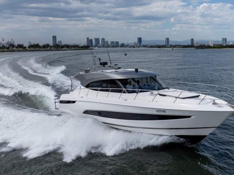 Riviera 5400 Sport Yacht Platinum Edition 1/8 Syndicate Share