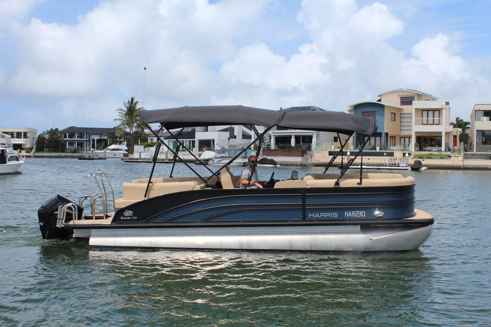 Harris 230 Sunliner Pontoon