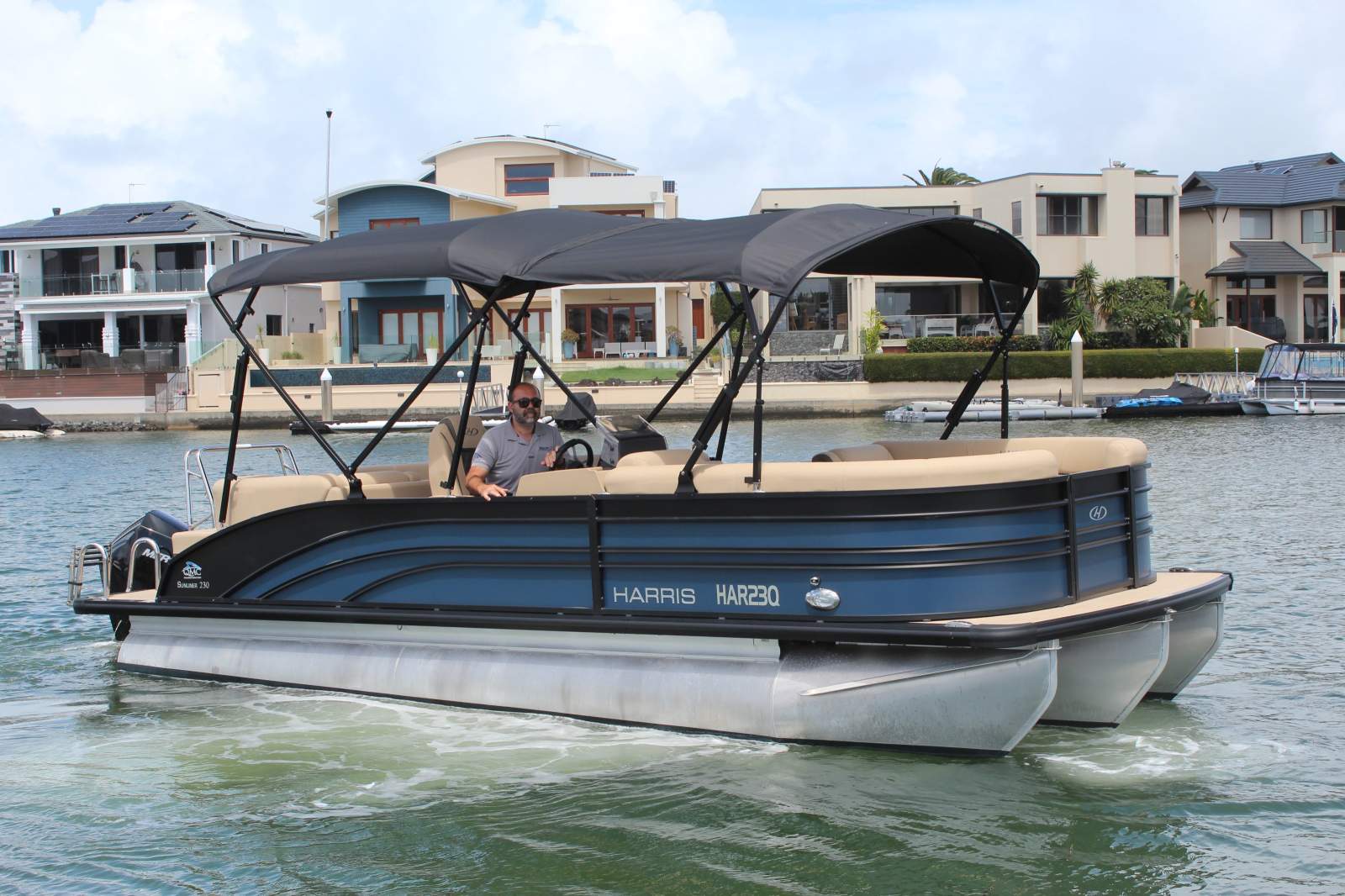 Harris 230 Sunliner Pontoon