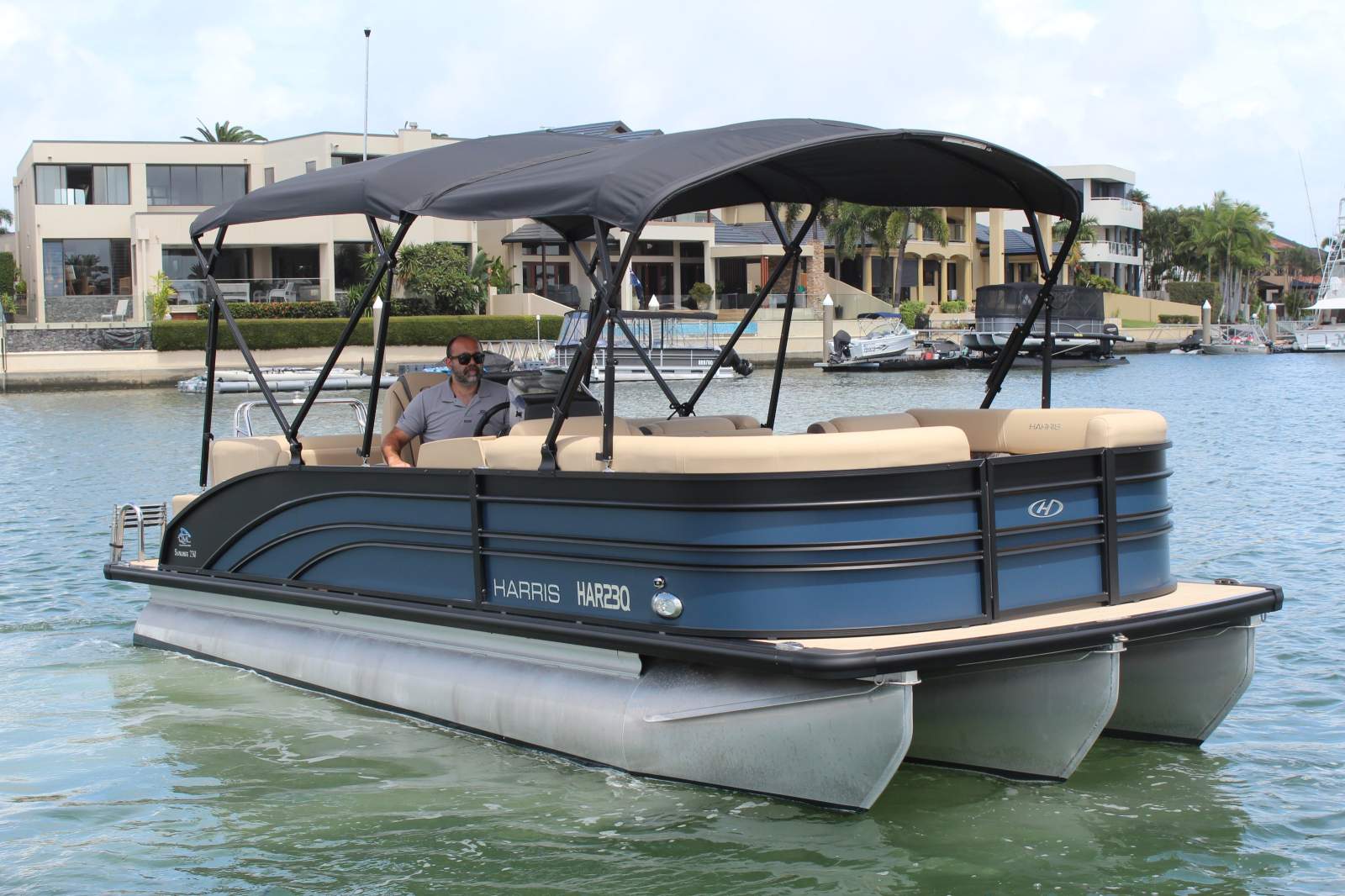 Harris 230 Sunliner Pontoon