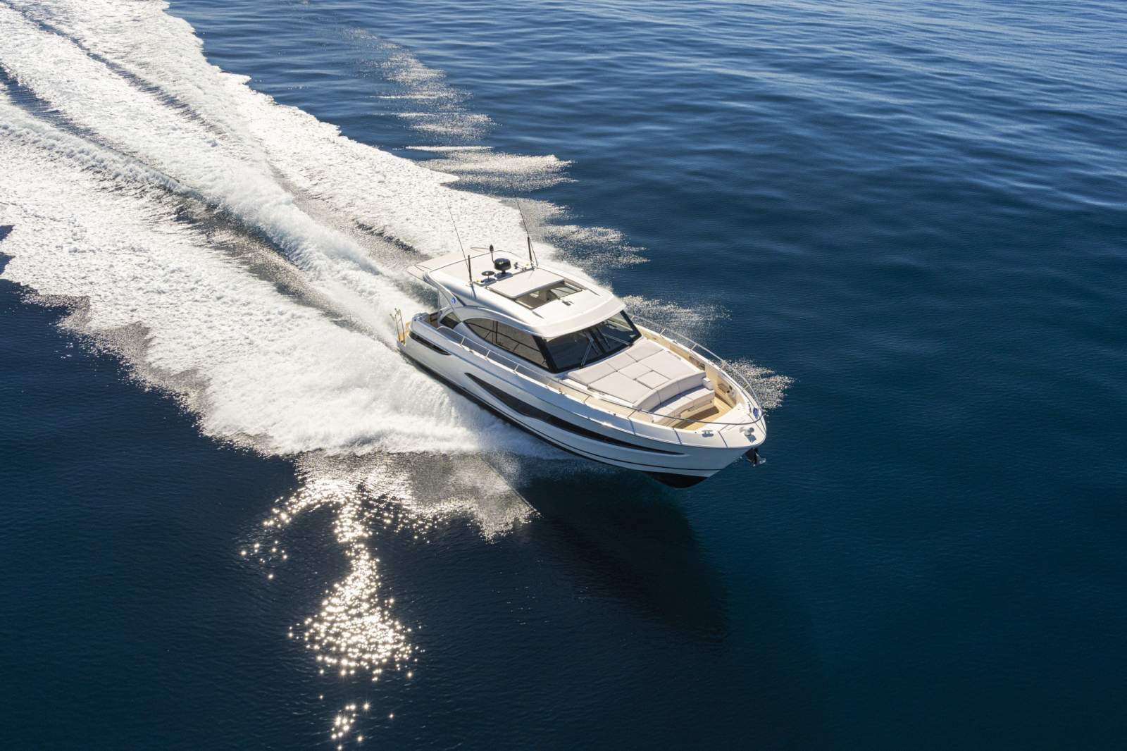 Riviera 4300 Sports Express