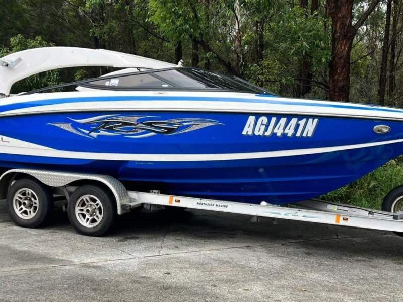 Regal 2100 Rs 2011- 300HP Volvo V8 Wake / Ski / Family Bowrider