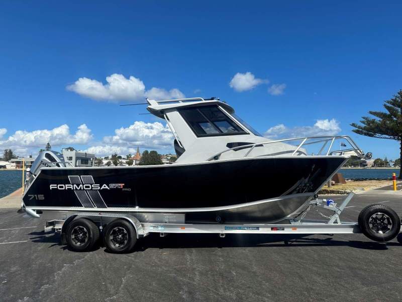 Formosa 715 SRT Half Cabin Hard Top