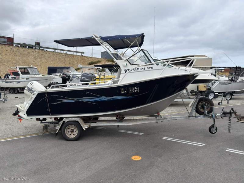 Tournament Series 5200 2000 model neat clean vessel 90hp 2 str Johnson