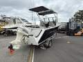 Tournament Series 5200 2000 model neat clean vessel 90hp 2 str Johnson