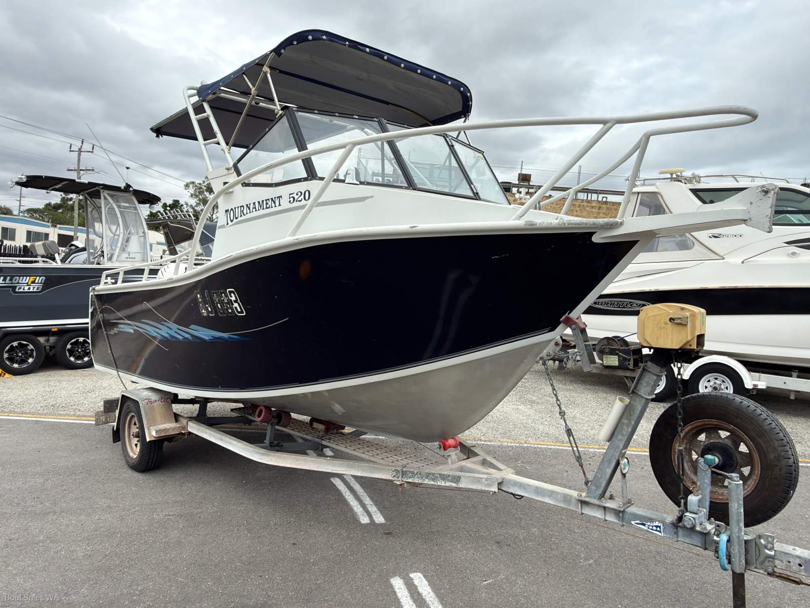 Tournament Series 5200 2000 model neat clean vessel 90hp 2 str Johnson