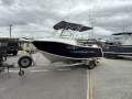 Tournament Series 5200 2000 model neat clean vessel 90hp 2 str Johnson