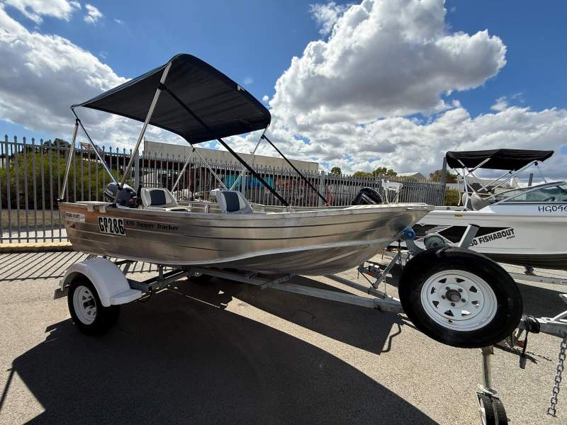 Makocraft 376 Topper Tracker WITH TRAILER