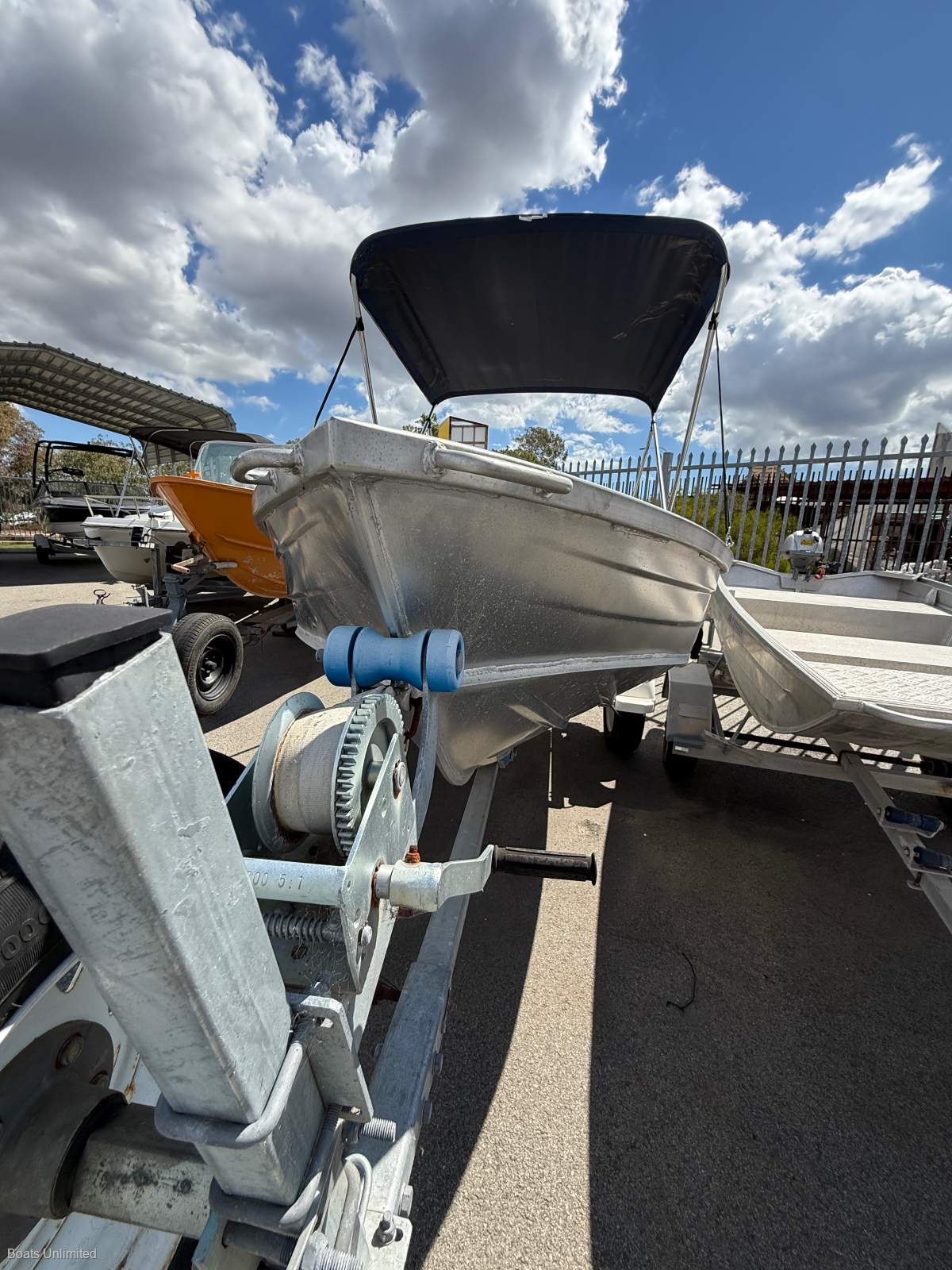 Makocraft 376 Topper Tracker WITH TRAILER