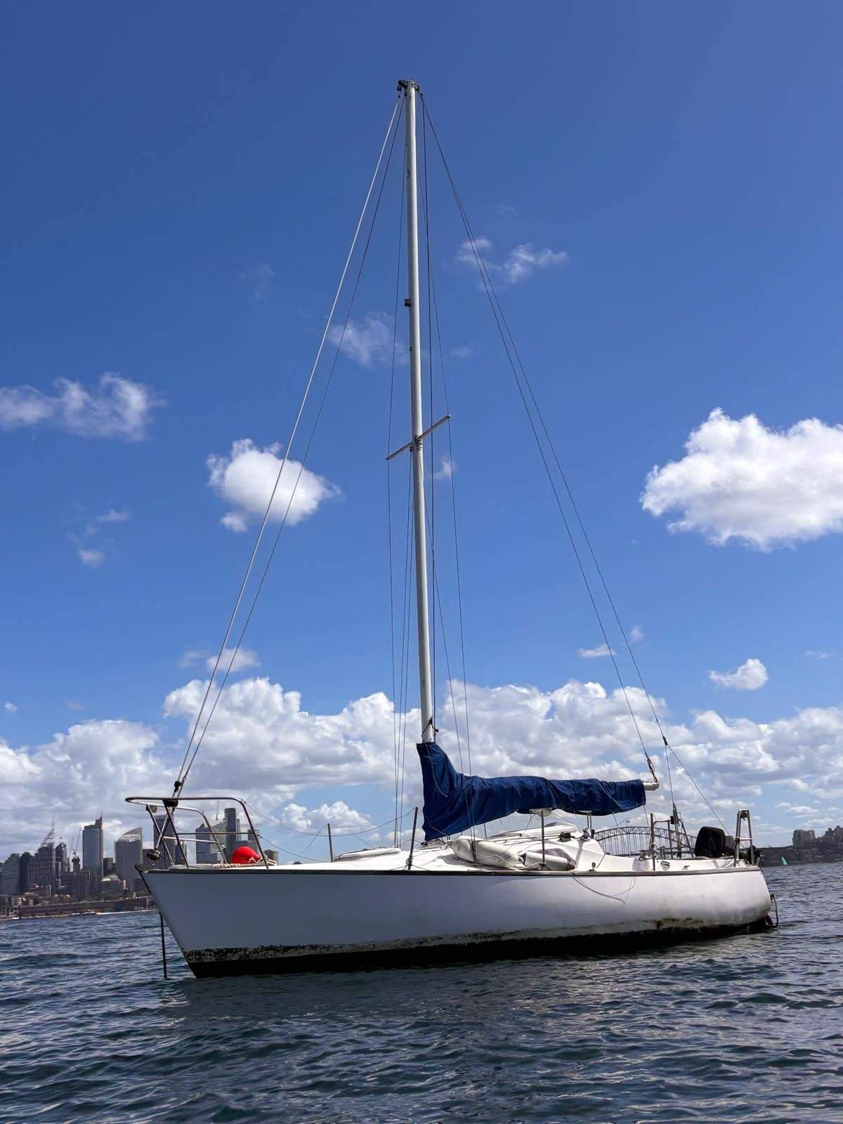 Halvorsen & Gowland 22 foot Yacht with Mercury engine