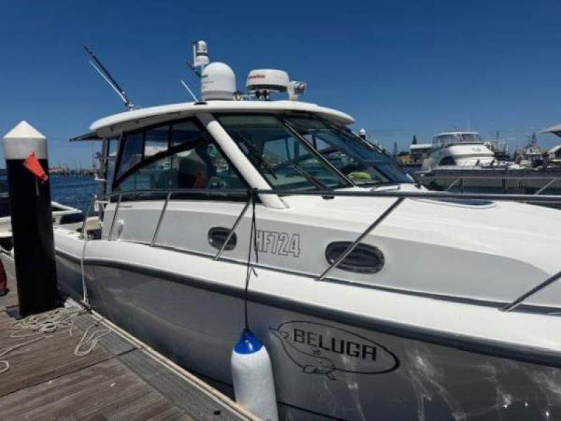 Boston Whaler 345 Conquest THE UNSINKABLE LEGEND