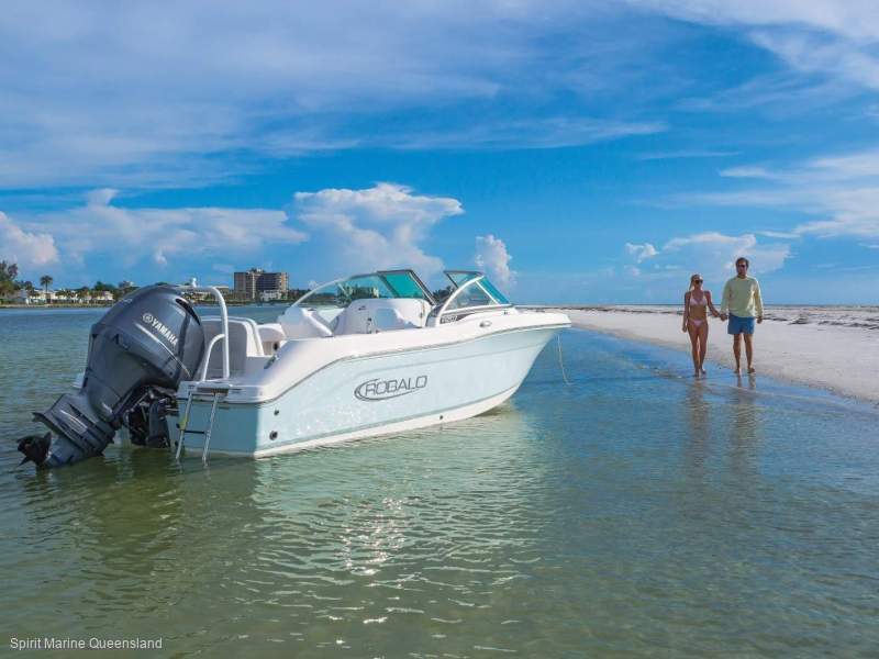 Robalo R207 Dual Console