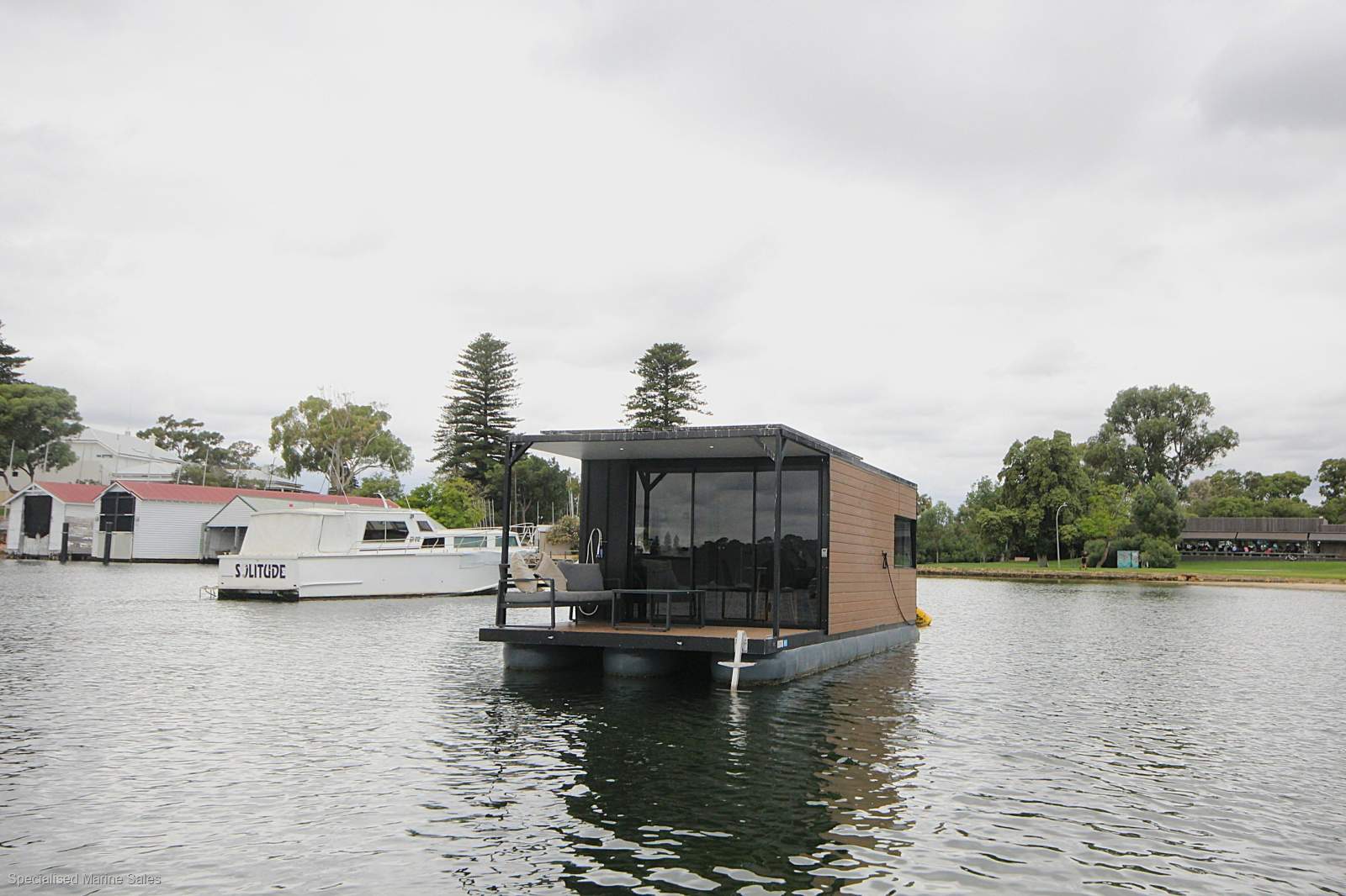 Rugged Marine House Boat 9.0 *** SIMPLICITY AT ITS BEST *** $ 140,000 ***