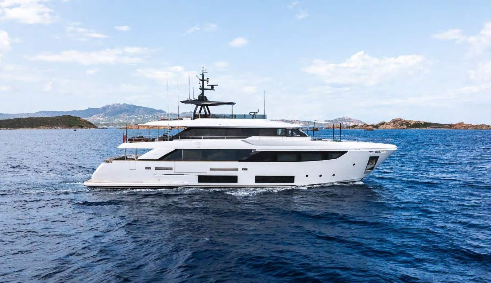 Custom Line Navetta 33