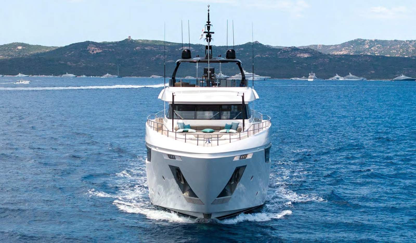 Custom Line Navetta 33